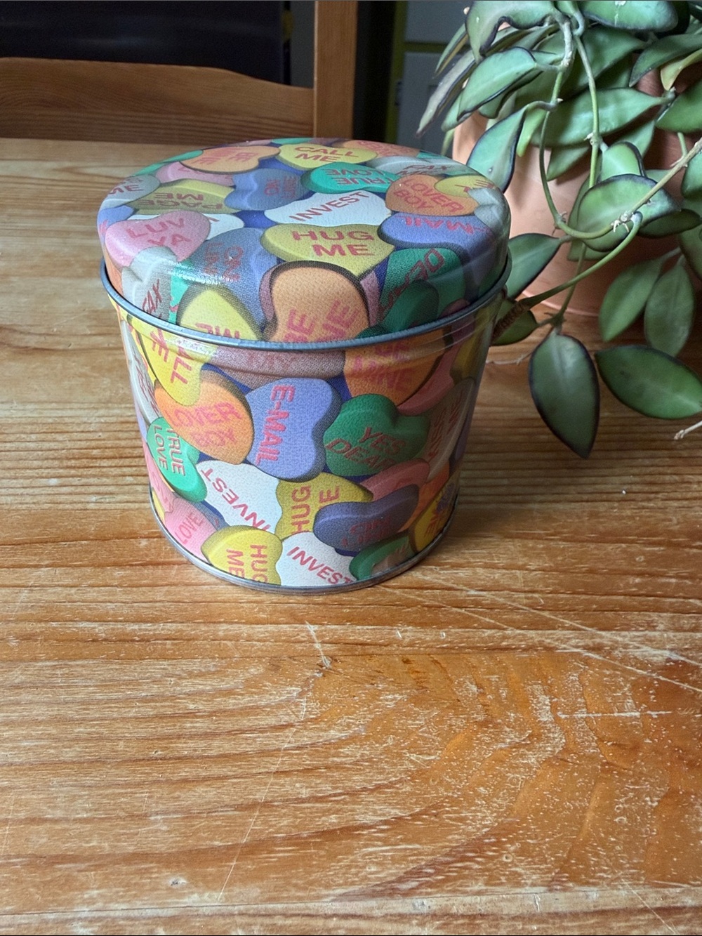Vintage Candy Heart Pattern Round Tin
